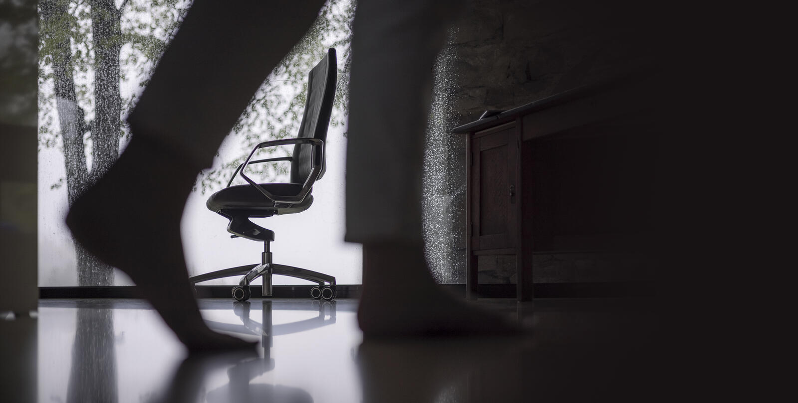 Lassen Sie sich von den üblichsten Szenarien der Arbeit und des Studiums in den eigenen vier Wänden inspirieren und gestalten Sie auch zu Hause einen gesunden und angenehmen Arbeitsplatz.